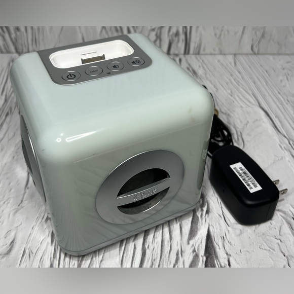 iHome 15 Color Cube - Color Changing Speaker & Charging Dock w/Power Cord TESTED - Picture 1 of 7